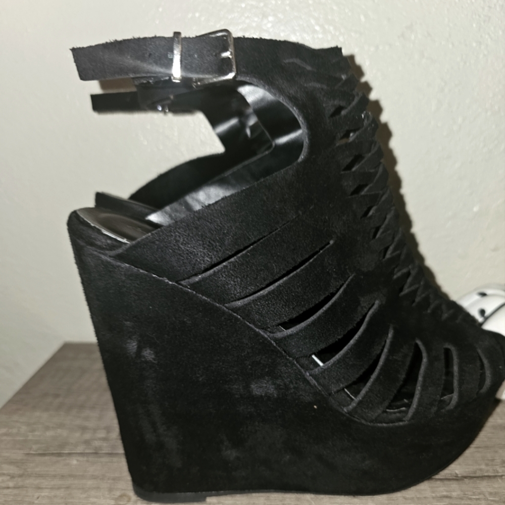 Black Wedges